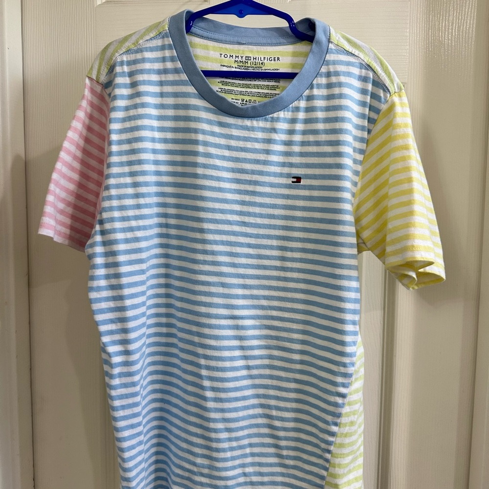 Tommy Hilfiger Boys size 12/14 t-shirt